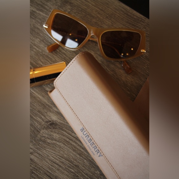 Burberry Sunglasses - Picture 5 of 9